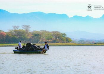 Continúa megajornada de limpieza en el embalse del Cerrón Grande, en Chalatenango