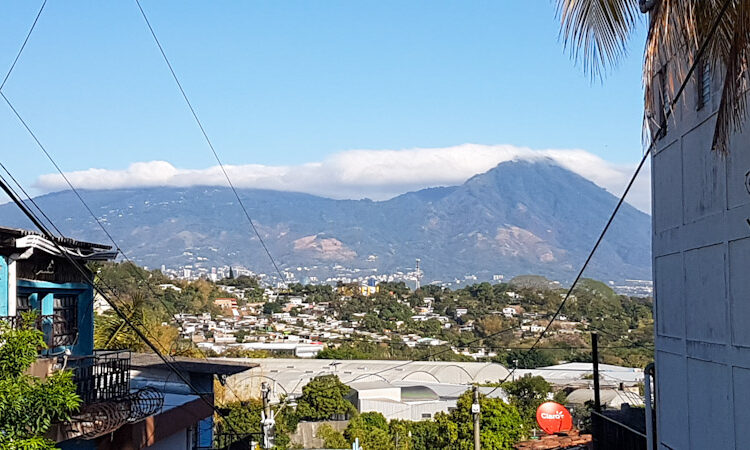 Cielo despejado, ambiente cálido y posibilidades de chubascos para la noche de este martes