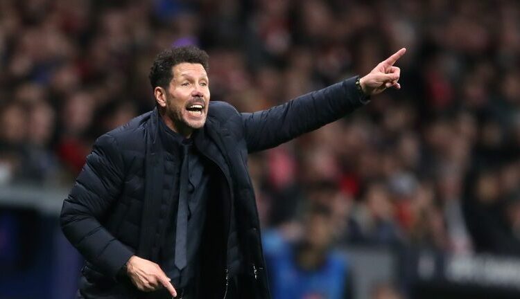 En Inglaterra piden cambiar las reglas del fútbol para terminar con una estrategia de Simeone