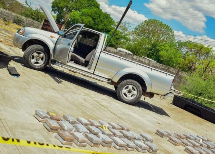 Sujetos que transportaban 140 kilos de cocaína continuarán proceso judicial en prisión