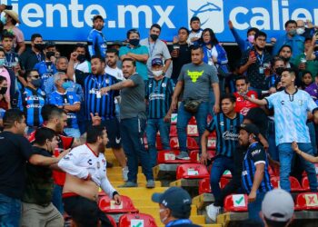Femexfut salvó a los Gallos Blancos de Querétaro y podrán jugar a puerta cerrada
