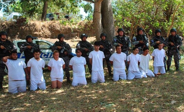 Envían a prisión a 34 pandilleros vinculados con cementerio clandestino en Nuevo Lourdes