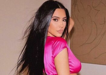 Kim Kardashian sin una gota de maquillaje
