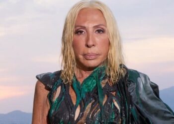 La polémica conductora Laura Bozzo se muestra al natural y hace estallar la red