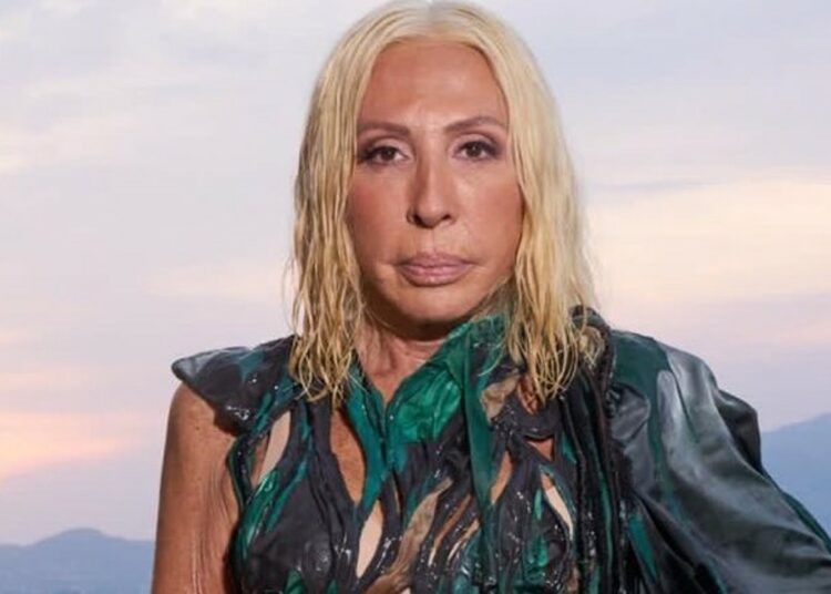 La polémica conductora Laura Bozzo se muestra al natural y hace estallar la red