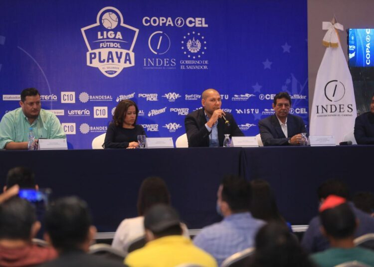 Funcionarios de Gobierno hacen lanzamiento de segunda edición de la Liga de Fútbol Playa Copa CEL 2022