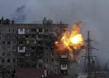 Ucrania denuncia que Rusia atacó una mezquita en Mariupol en la que había 80 civiles, entre ellos turcos