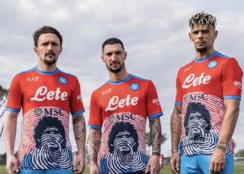 Napoli presentó una nueva camiseta en homenaje a Diego Armando Maradona