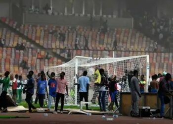 Murió un médico en el estadio de Nigeria tras los disturbios por la eliminación del Mundial