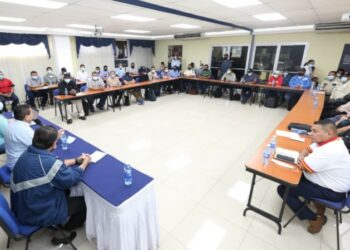 Ministro Castro escucha las necesidades de trabajadores del sector de la seguridad privada