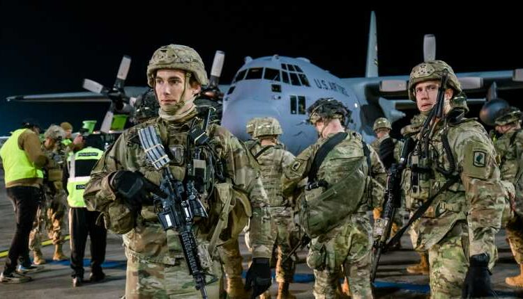 La OTAN ordenó a sus mandos militares reforzar el flanco oriental ante la amenaza que representa Moscú