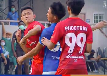 (VIDEO) Brutal agresión en el fútbol de Tailandia: un golpe al estilo Muay Thai contra su rival al que tuvieron que darle 24 puntos de sutura y el agresor la rescisión de contrato