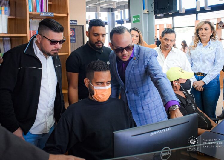 Gobierno entrega 2,000 becas para el uso de tecnología blockchain, criptomonedas y bitcóin