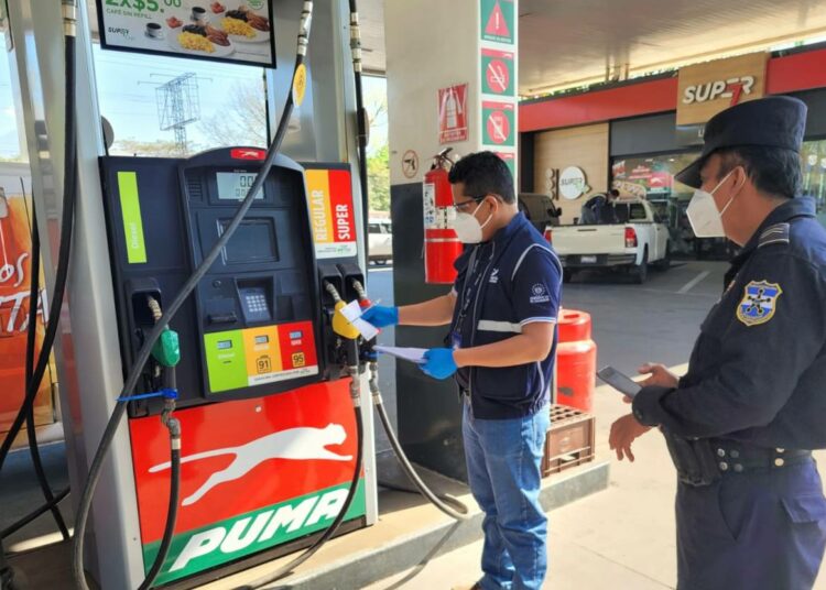 Defensoría del Consumidor verifica precios de combustibles a nivel nacional