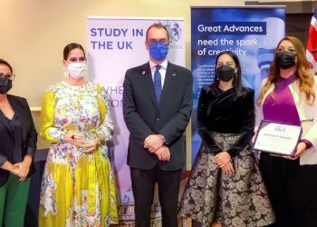 Embajada británica premia a Walmart El Salvador por ser una empresa inclusiva