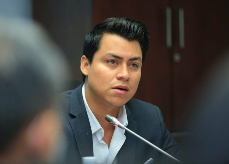 Diputado William Soriano acusa a El Diario de Hoy de promover el odio a través de un vocero de la diáspora