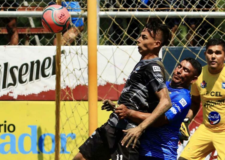 Emerson Cerna quiere revalidar el título de máximo goleador