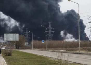 (VIDEO) Moscú acusa a Ucrania de ataque a depósito de petróleo ruso, Kiev lo niega