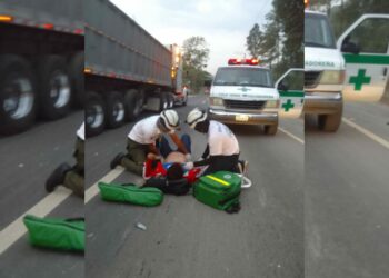 Motociclista resulta lesionado tras fuerte accidente en carretera de Santa Ana