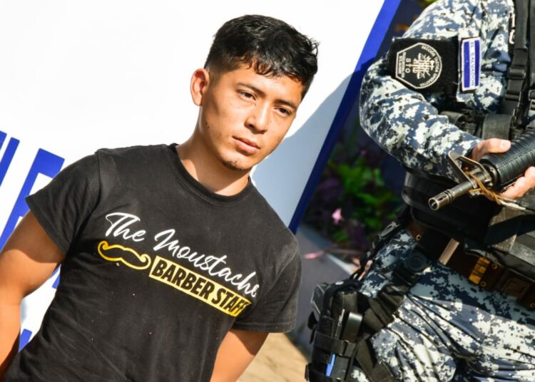 Acusado de cometer asesinato en un bus es arrestado por la PNC