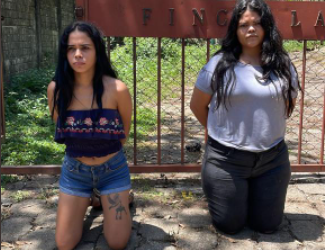 Dos pandilleras son interceptadas mientras se escondían dentro de finca en Nahuizalco, Sonsonate