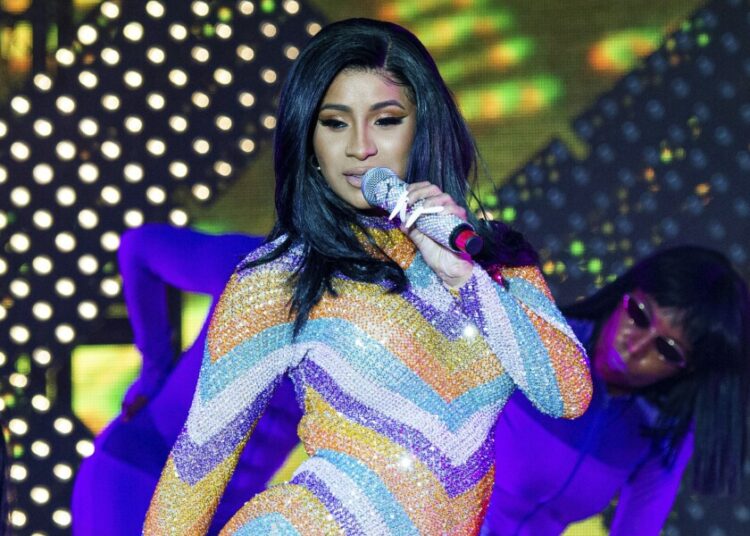 Cardi B desaparece de redes sociales tras pelea con sus fans