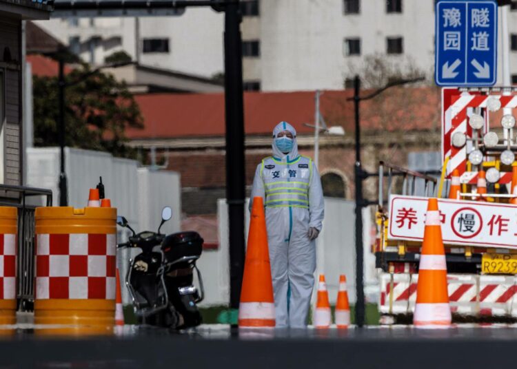Shanghái reporta primeras muertes por covid tras nuevo confinamiento