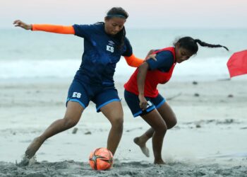 La selección de fútbol playa femenina completó su cuarta semana de entrenos