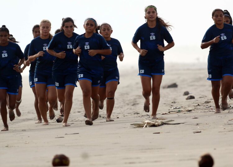Comienza la aventura femenina en El Salvador Beach Soccer Cup 2022