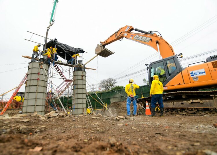 MOP anuncia un avance del 35 % en la construcción del paso a desnivel sobre el redondel Utila