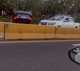 PNC registra vehículo volcado sobre la prolongación Av. Jerusalén, San Salvador