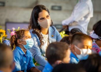 Primera Dama Gabriela de Bukele destacó la importancia de fomentar ambientes artísticos para la niñez