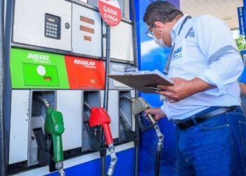 Gobierno continúa realizando inspecciones en gasolineras de San Salvador