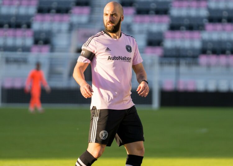 Gonzalo Higuaín contradijo a su padre: “Si me retiro, lo voy a comunicar yo”