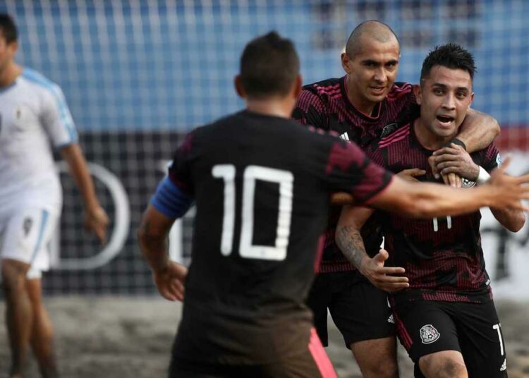 México remonta y vence a Uruguay en El Salvador Beach Soccer Cup