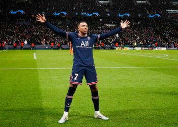 Con goles de Neymar, Mbappé y Messi, el PSG derrotó 5-1 al Lorient y retomó la senda del triunfo