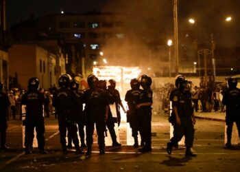 Saqueos y destrozos en el centro histórico de Lima durante las protestas contra el presidente peruano Pedro Castillo