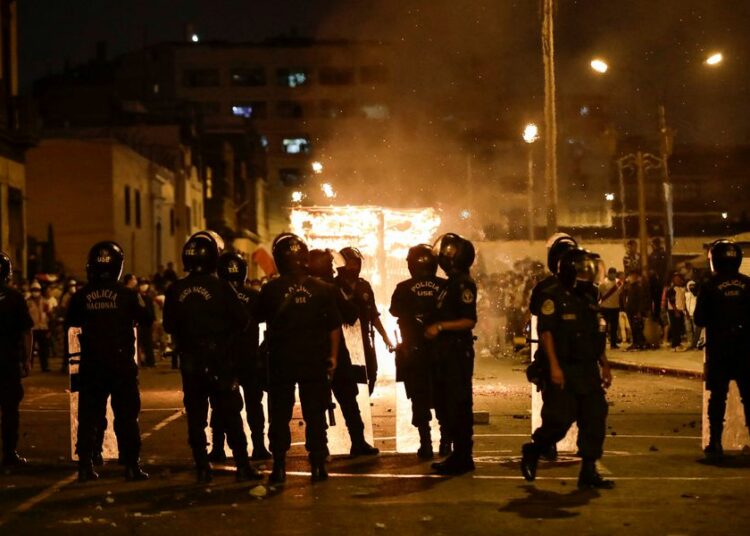 Saqueos y destrozos en el centro histórico de Lima durante las protestas contra el presidente peruano Pedro Castillo