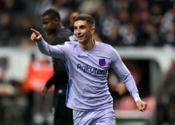 Con un gran gol de Ferrán Torres, Barcelona rescató un empate ante Eintracht Frankfurt en la Europa League