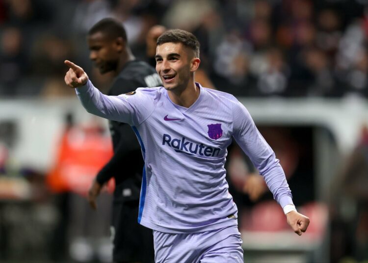 Con un gran gol de Ferrán Torres, Barcelona rescató un empate ante Eintracht Frankfurt en la Europa League