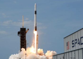 SpaceX lanzó la primera misión privada con tres turistas hacia la Estación Espacial Internacional