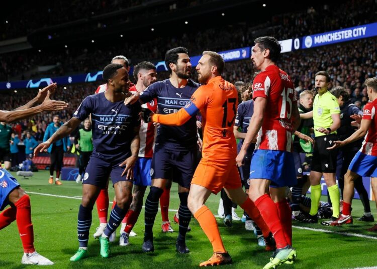 (VIDEO) Incidentes entre futbolistas de Atlético Madrid y Manchester City, la policía tuvo que intervenir