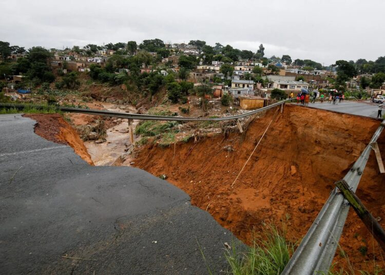 Sudáfrica declara estado de desastre por las graves inundaciones