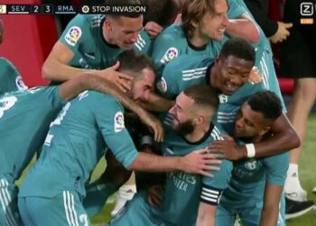 El Real Madrid remonta ante el Sevilla y acaricia el título