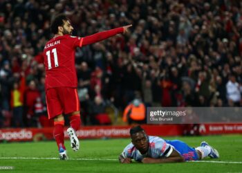 Liverpool goleó a Manchester United y es el nuevo líder de la Premier League