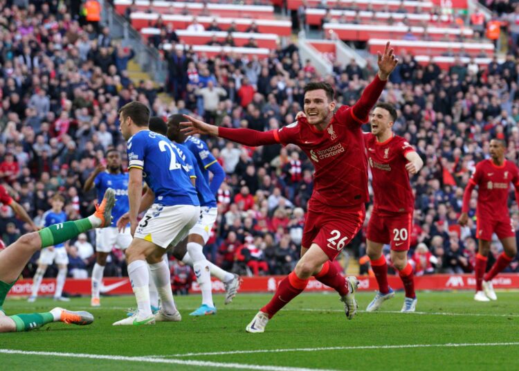 El Liverpool mantiene el pulso al City y pone al Everton en descenso