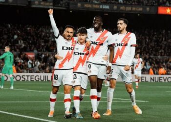 El Barcelona pierde contra el Rayo (0-1) y el Madrid será campeón de Liga el sábado si empata contra el Espanyol