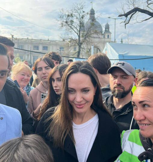 Angelina Jolie viaja a Lviv en plena invasión rusa a Ucrania