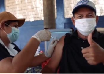 Salud realiza jornada de vacunación contra el COVID-19 a los habitantes de la isla San Sebastián