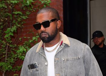 Kanye West asegura que ‘su familia está en peligro sin él’, en nueva canción